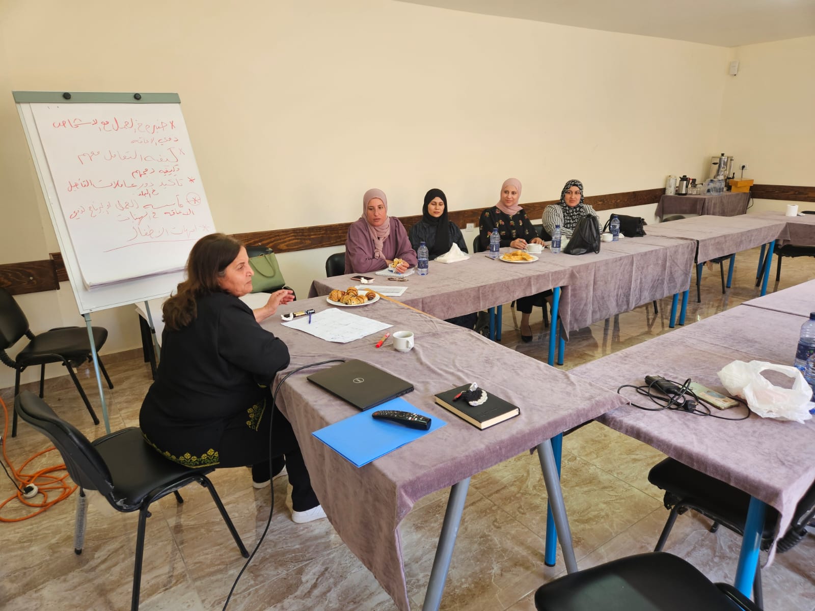 اجتماع مركز جبل النجمة للتأهيل مع عاملات التأهيل من ستة هيئات محلية 