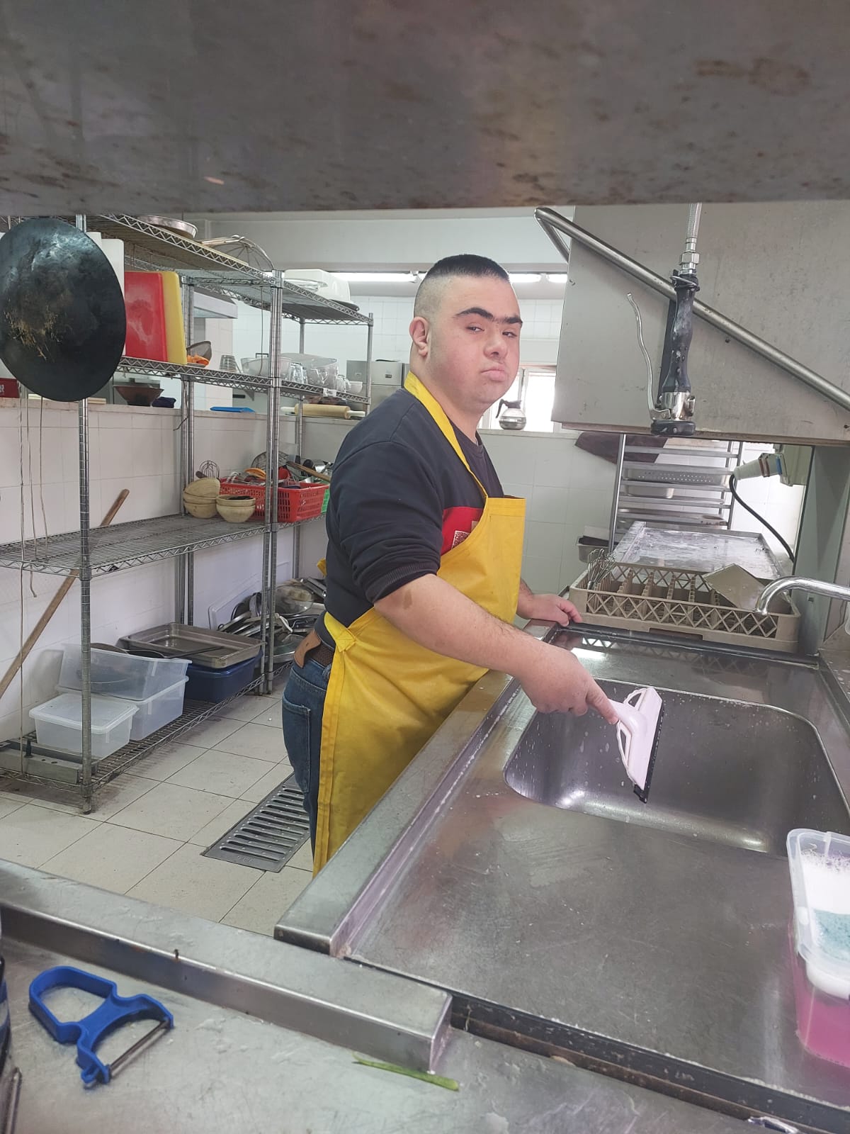 ياسين أثناء تدريبه في المركز الأسقفي العربي