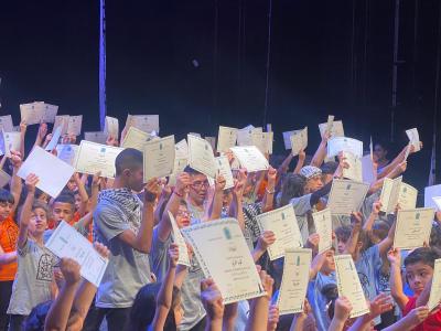 The graduates holding their certificates
