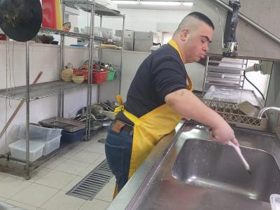 ياسين أثناء تدريبه في المركز الأسقفي العربي