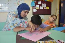 حصة فن للأطفال ذوي الاعاقة الذهنية 