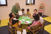 Children with and without disabilities in classroom